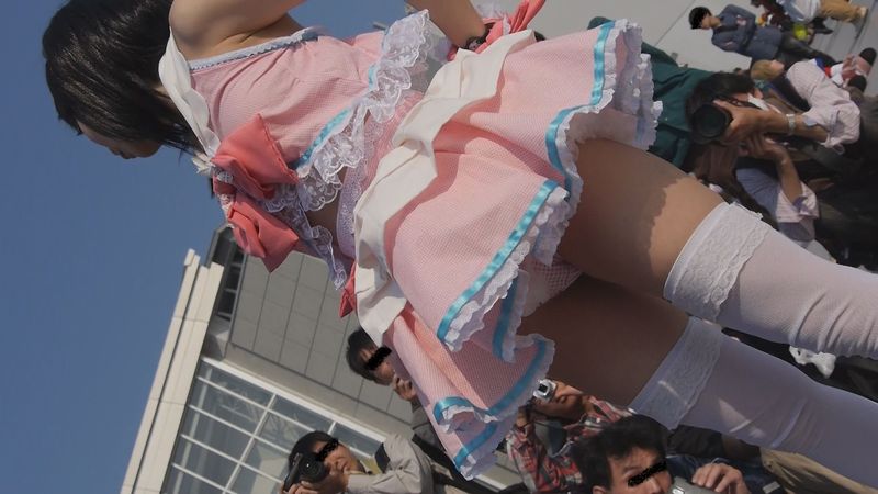 某コ●ケで生ぱんてぃ見せまくり！コスプレイヤーというより単なる痴女だろNO-1