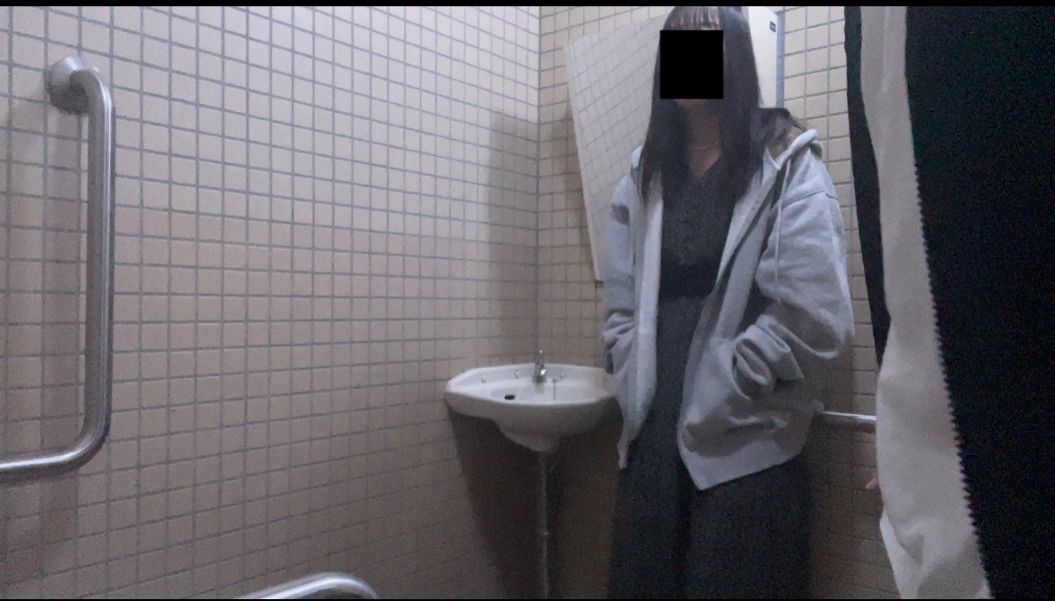 ＜**大学生＞学校帰りの学生に駅近くで声をかけ、5分で１万のバイトと言い、駅のトイレに連れ込みサクッと色々させましたっw