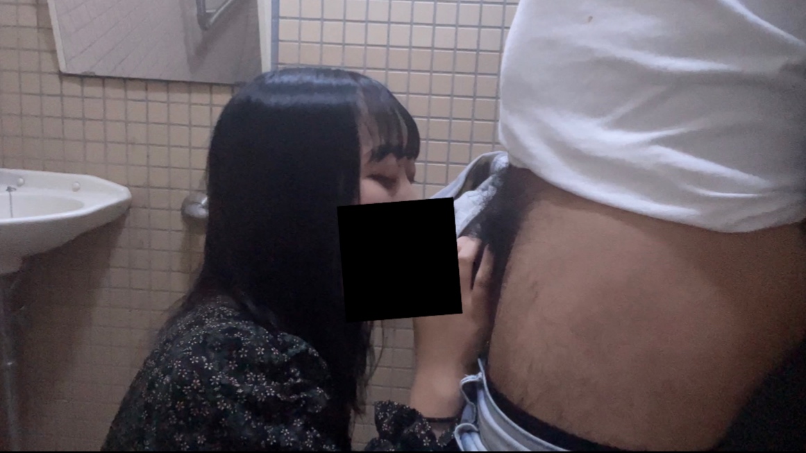 ＜**大学生＞学校帰りの学生に駅近くで声をかけ、5分で１万のバイトと言い、駅のトイレに連れ込みサクッと色々させましたっw