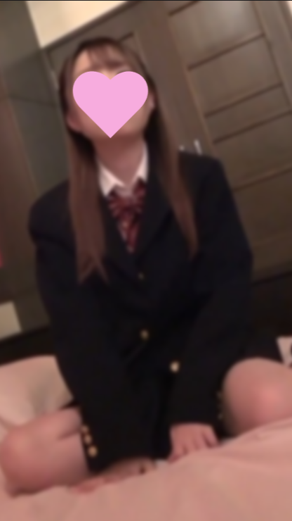 甲子園で大注目だったチア部の18歳処女。華奢な色白の体に中出し。