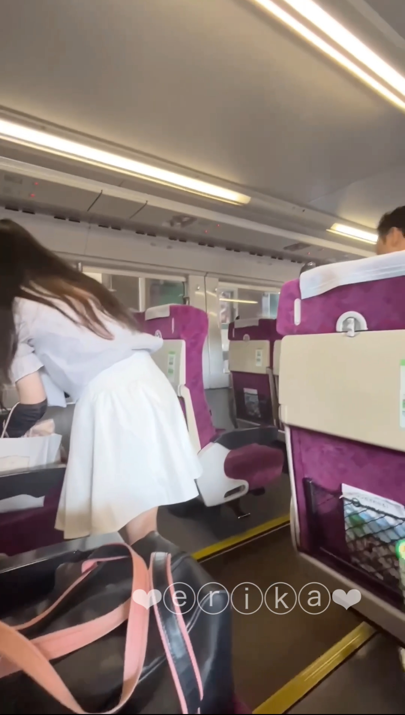 【18歳Gカップえりかの自撮り】☆彡電車の中で吸うおもちゃ使ってオナニーしてきました！！前の方にお客さんいるのにおっぱいも出して気持ちよくなっちゃって、最後は隣に人が来てドキドキ！