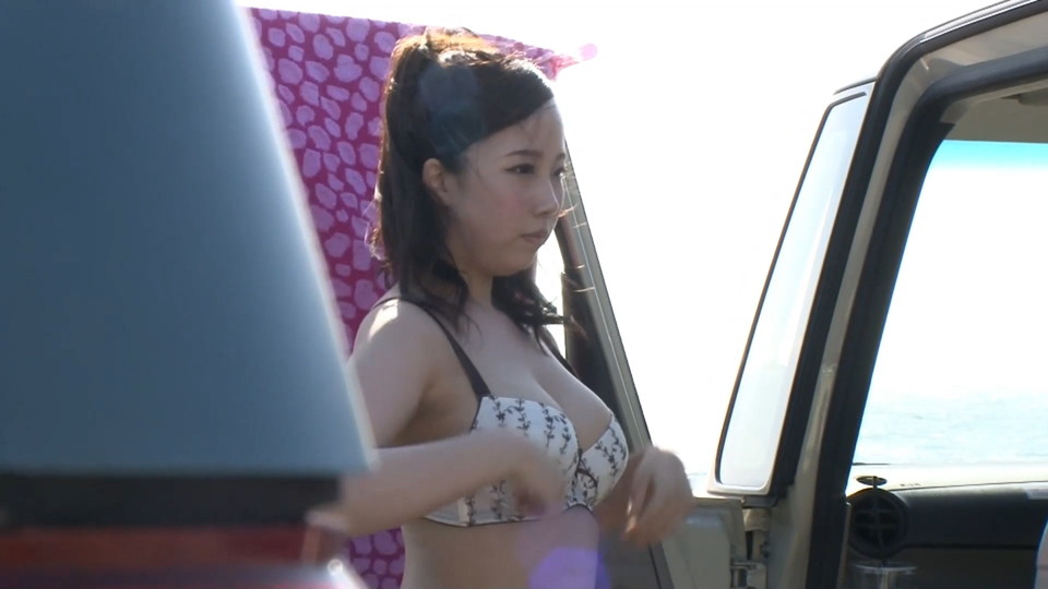 海の駐車場で生着替えする美巨乳女を偶然目撃してしまった僕は… 3 Part 2