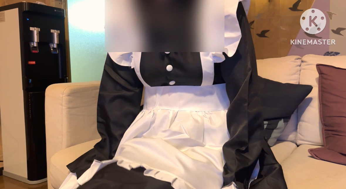 町内会のイベントでメイドコスプレをする予定の主婦、本番前に楽しませてもらいました。これを着てイベントに出てもらいます。開脚太もも、靴下を履いた足がたまりません。