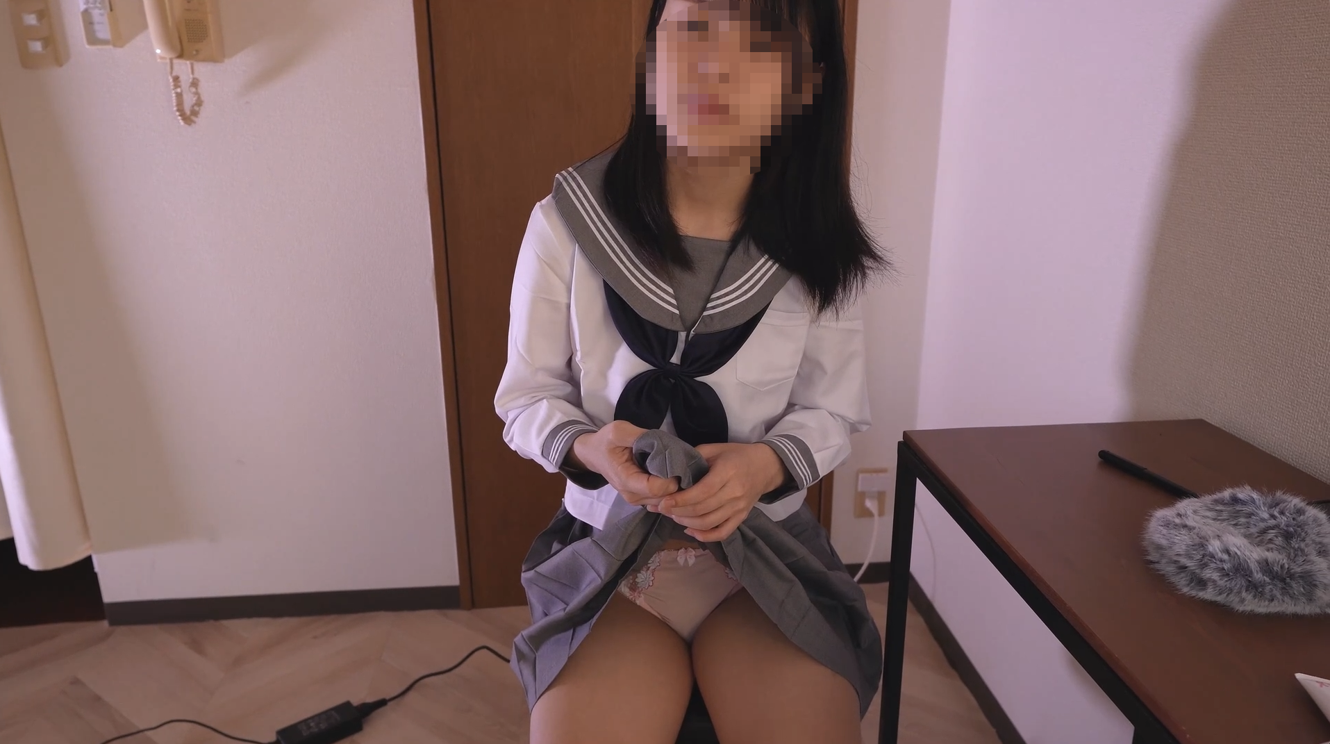 制服万引き嬢、事務所呼び出し