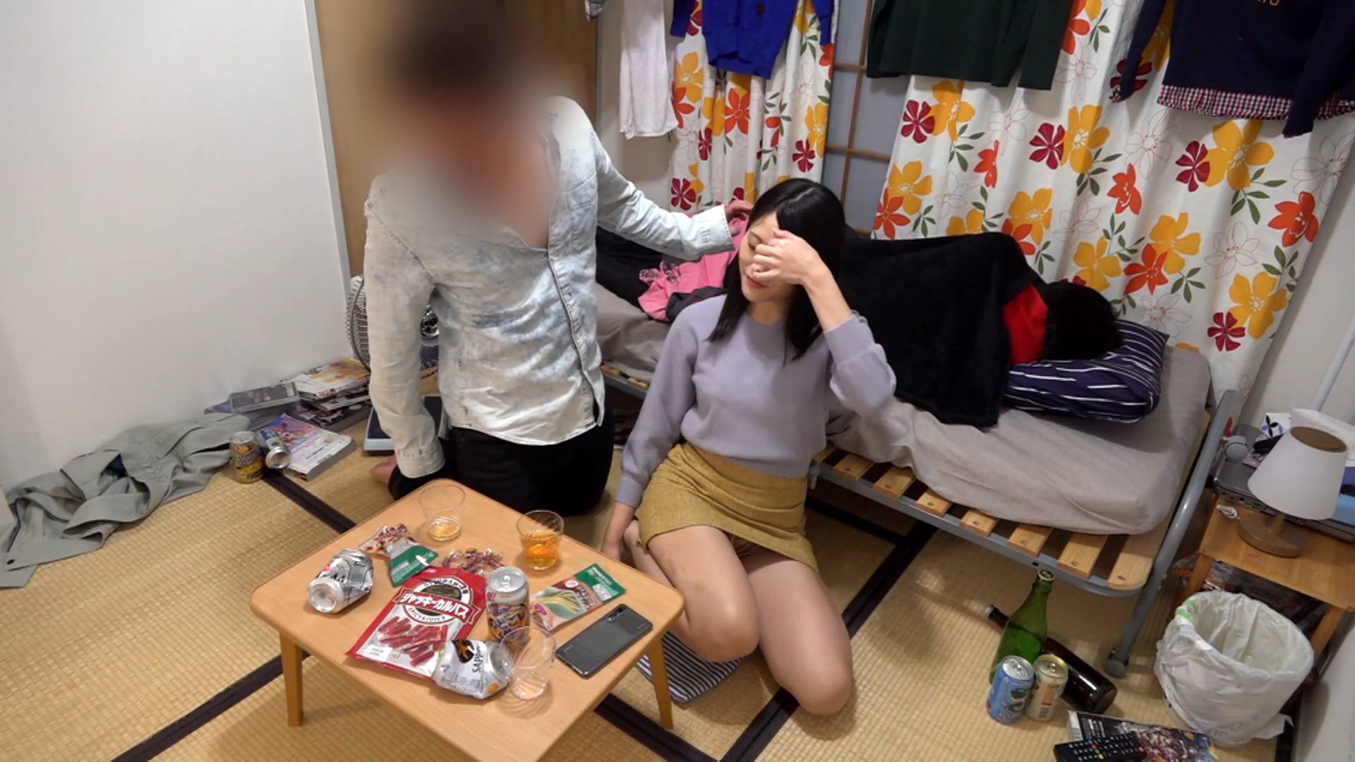 【素人】スレンダーボディの色白美女22歳。部屋に連れ込み激しい愛撫でイカセまくっちゃいました。