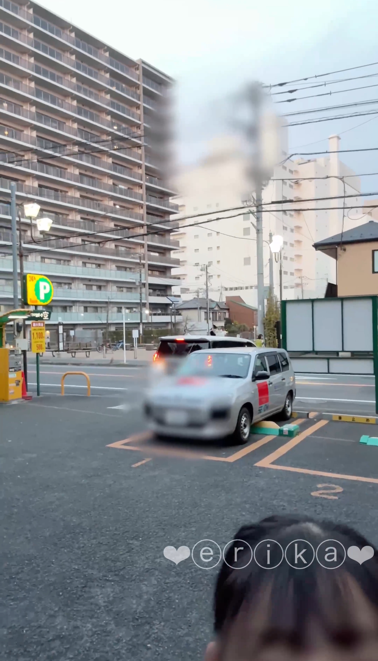 【18歳Gカップえりかの自撮り】☆彡 昼間のコインパーキング！道路の向こうは公園で、遊んでる子達の声も聞こえてて、車や人が通る中、おっぱい出して大胆ディルドオナニー！！