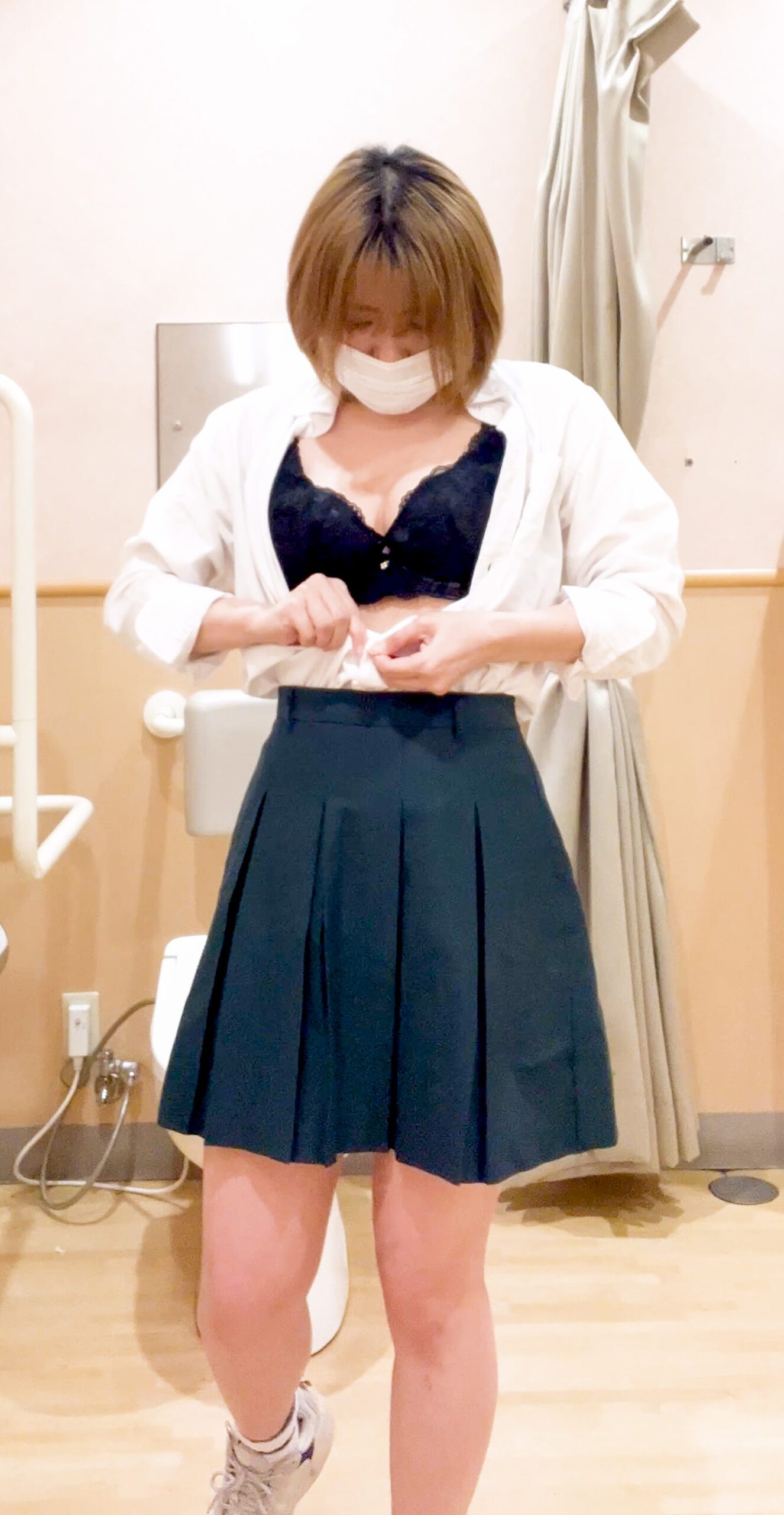 【無付】元バレー部制服ちゃんが恥ずかしそうに鍛えられた身体を晒してマジイキオナ！※レビュー特典「無」、「ギャルになる前特典映像」