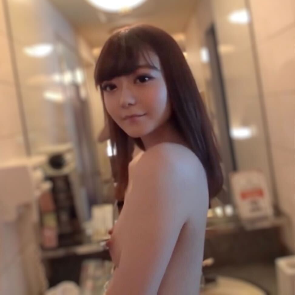 モデル志望18歳 恥じらいながら成長途中の美乳披露し決意のハメ撮り撮影