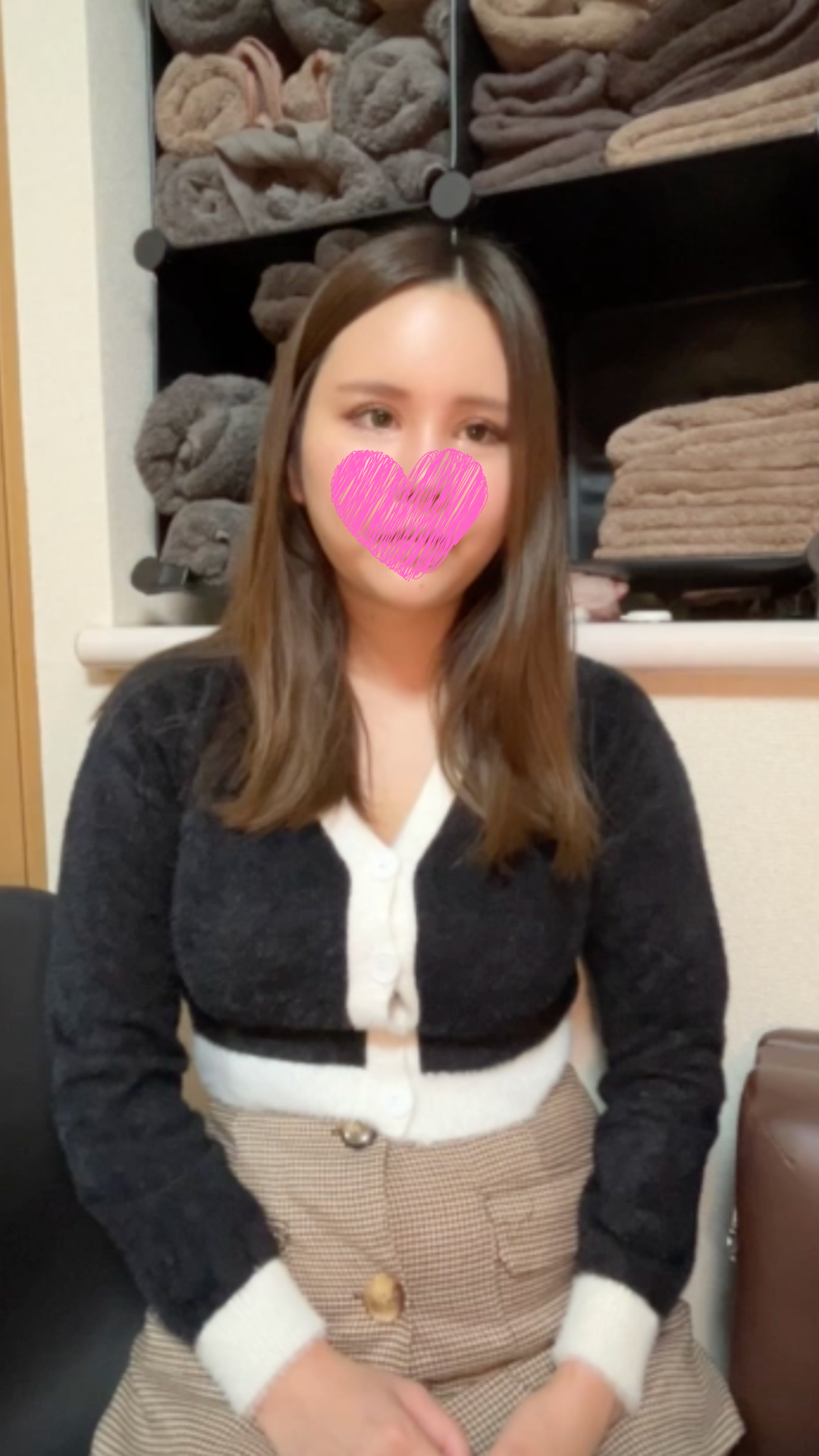 【臨場感あふれる縦動画】　実録メンズエステ 他店から引き抜きに成功した乳輪デカめの薄ピンク乳首巨乳セラピスト　セクハラ研修初日に裏オプ研修で最後まで