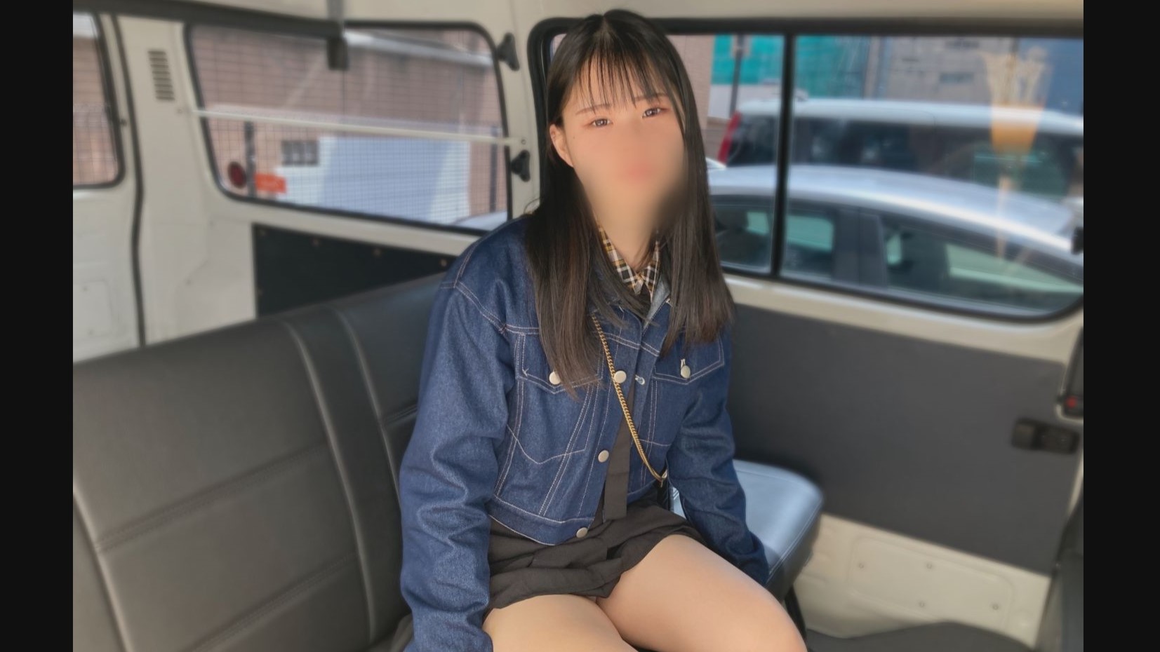 「罪悪感がたまらない車内フェラの巻！」 フェラする女