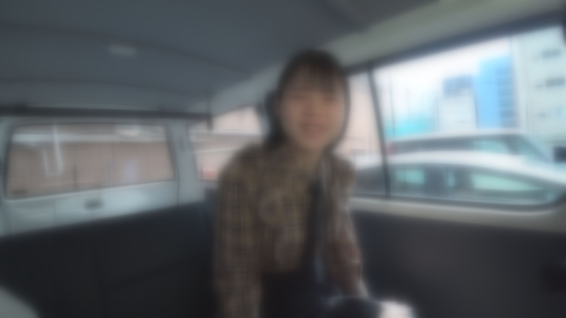 「罪悪感がたまらない車内フェラの巻！」 フェラする女