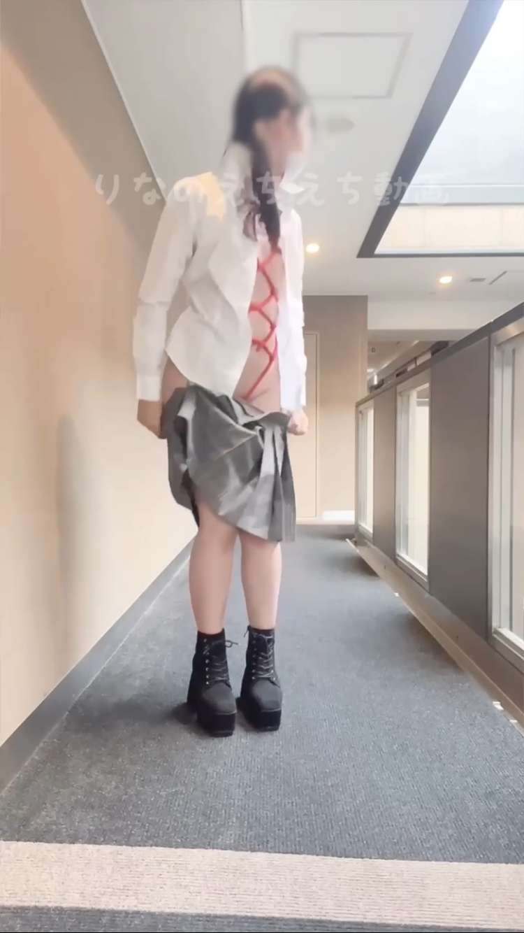 【女子大②りなのえちな自撮り】制服の下はノーパンノーブラで亀甲縛り…ビジホの廊下で制服脱いで全裸になってから浴衣羽織ってオナニー…そのまま露出しながら歩いて部屋の前でまたオナニーしちゃった…