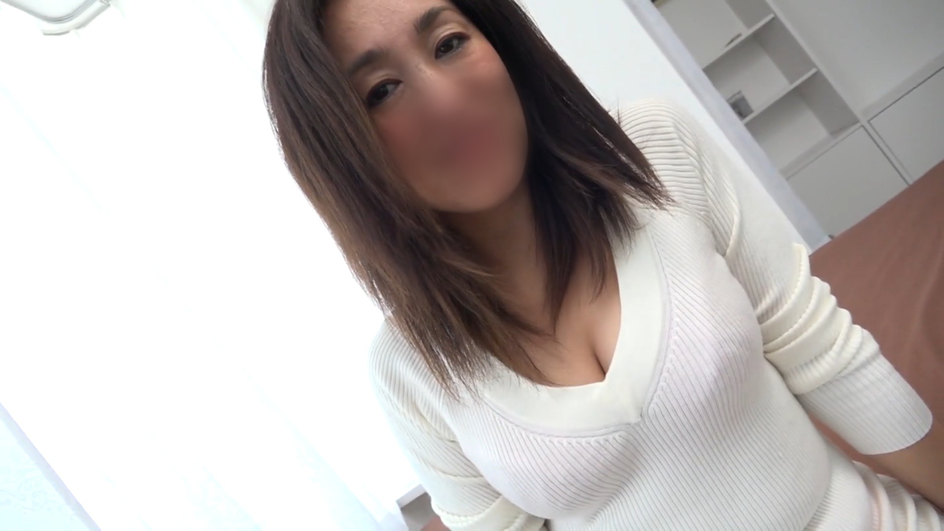 【人妻不倫】ミニスカ＆Tバック下着姿の専業主婦。他人チンポで中出しFUCK。