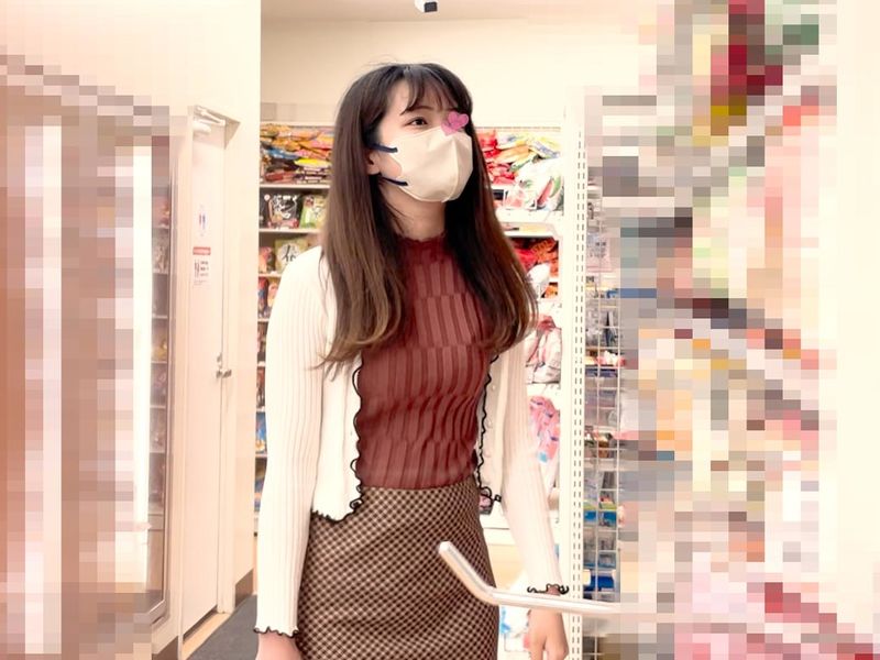 女●大生に進学？ノーパン逆さ●りで大人びた私服で再登場するあの剛毛くぱぁ女性【パンチラ】