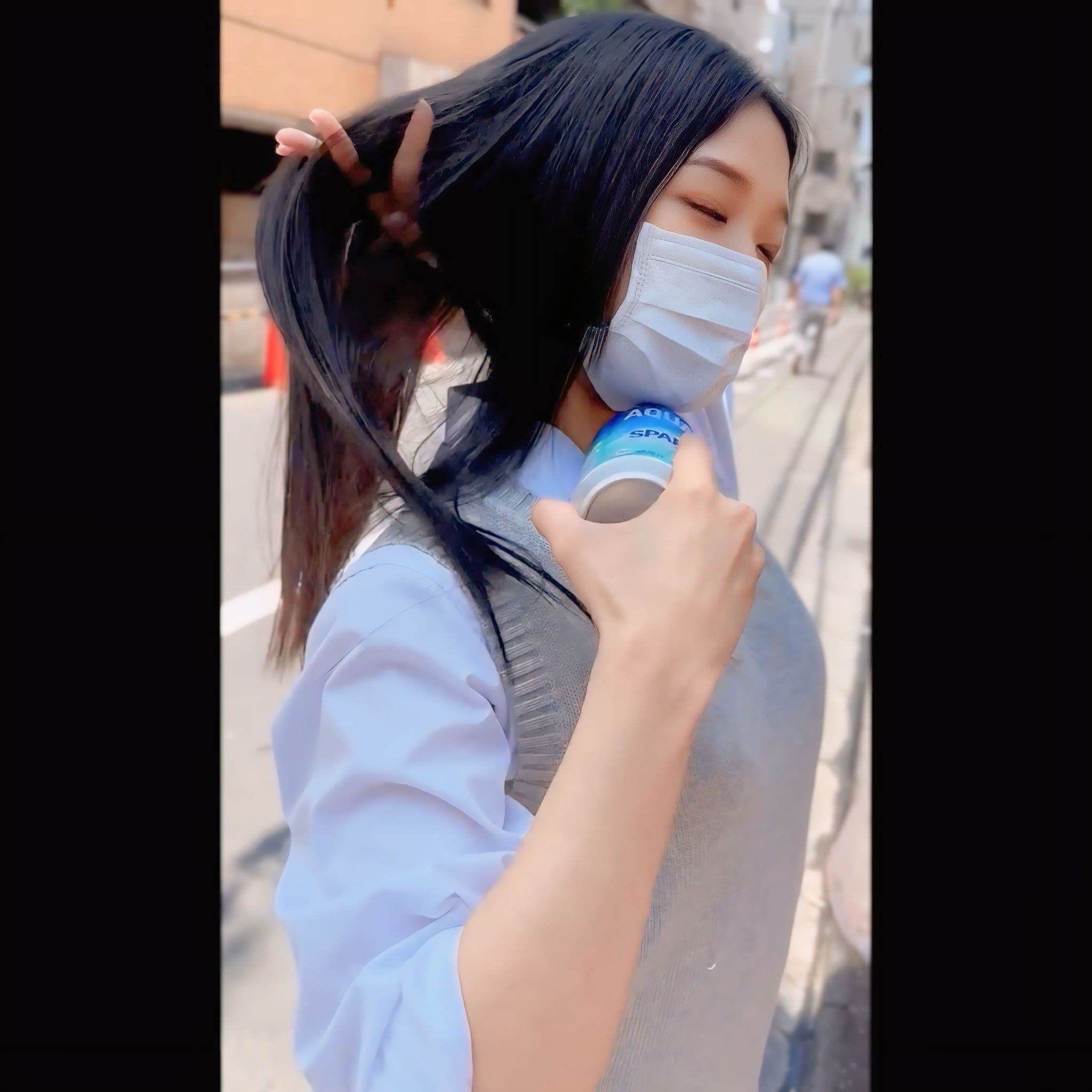 【限定】アクエリアスと上玉制服生。37℃の炎天下の中で大量中出し