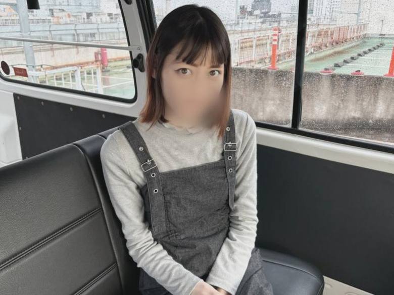 車内でスキニーなフェラ美人妻！の巻