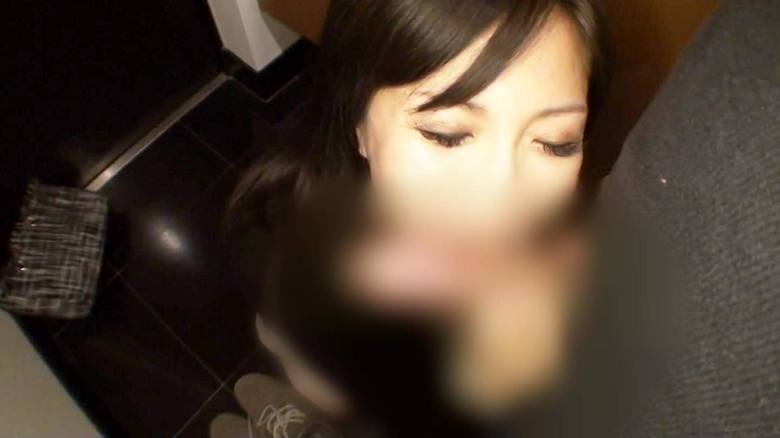 【中出し】セフレのチ●ポLOVEな美巨尻を持つエロスな35歳人妻◆フェラでザーメン抜き⇒生チ○ポでスケベ声上げて喘ぎ狂う！パイパンま○こにどっぷり中出し！